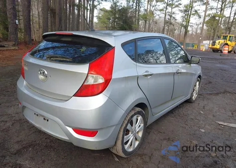 2012 Hyundai Accent Se z USA, uszkodzony, nr VIN KMHCU5AE2CU015794